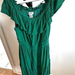 Tommy Bahama Green Off-the-shoulder dress. Fits me on the knee.
